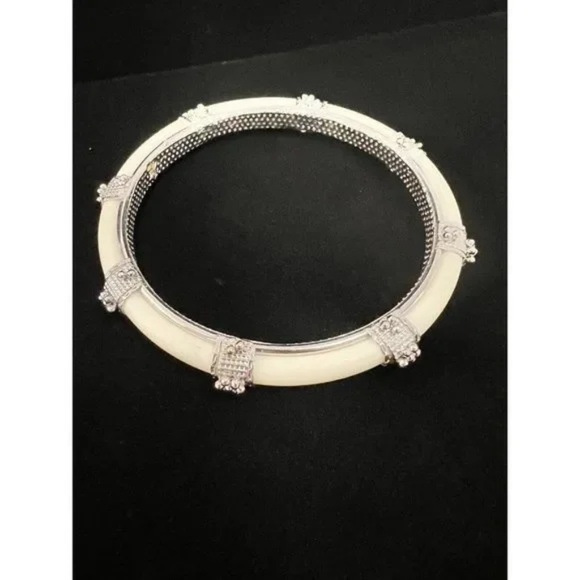 Elegant Bracelet Collection – Rhinestone, Lucite, Silver, and Beaded Designs - Picture 10 of 16